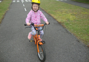 Dziewczynka na rowerku